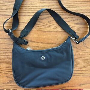 Lululemon 3L shoulder bag